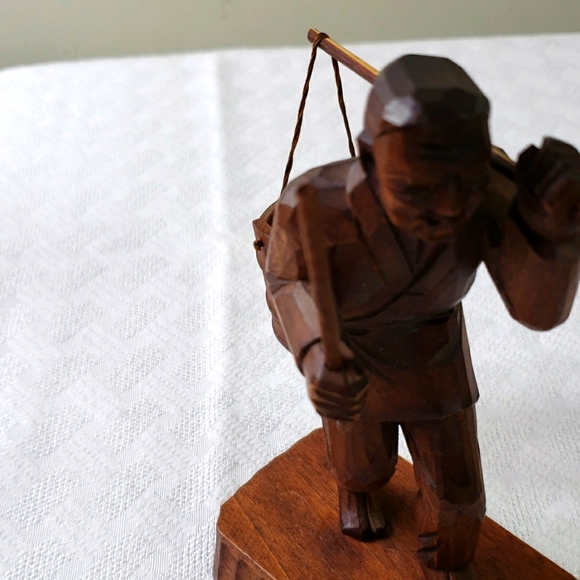 Vintage hand carved Asian water carrier - Picture 8 of 9